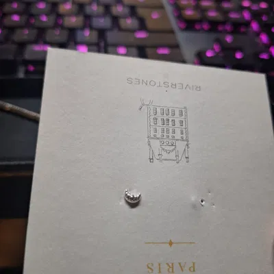 Hộp Đựng Bông Tai Hình Bánh Croissant