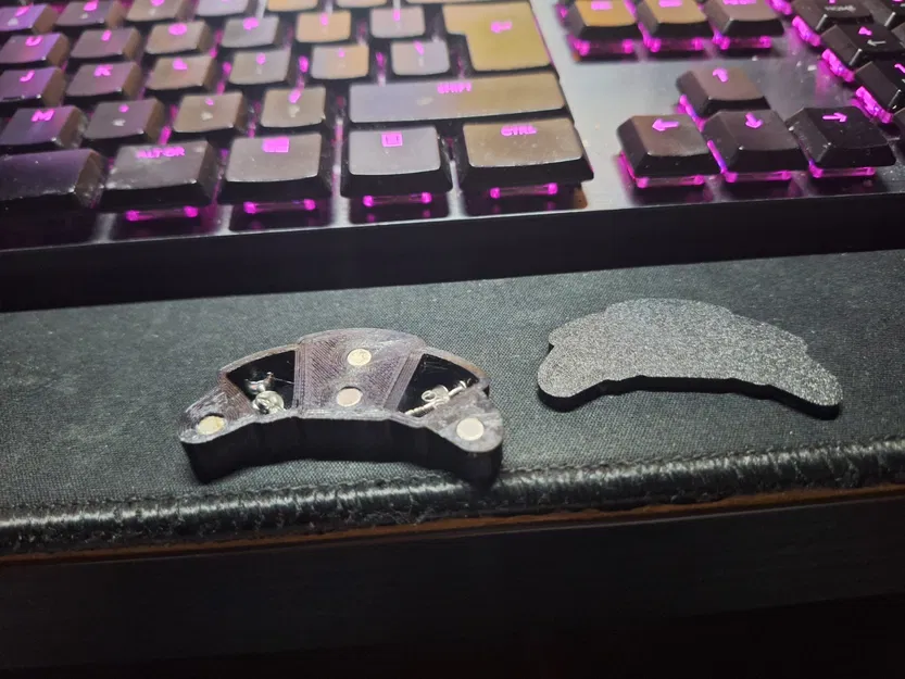 Hộp Đựng Bông Tai Hình Bánh Croissant - Image 3