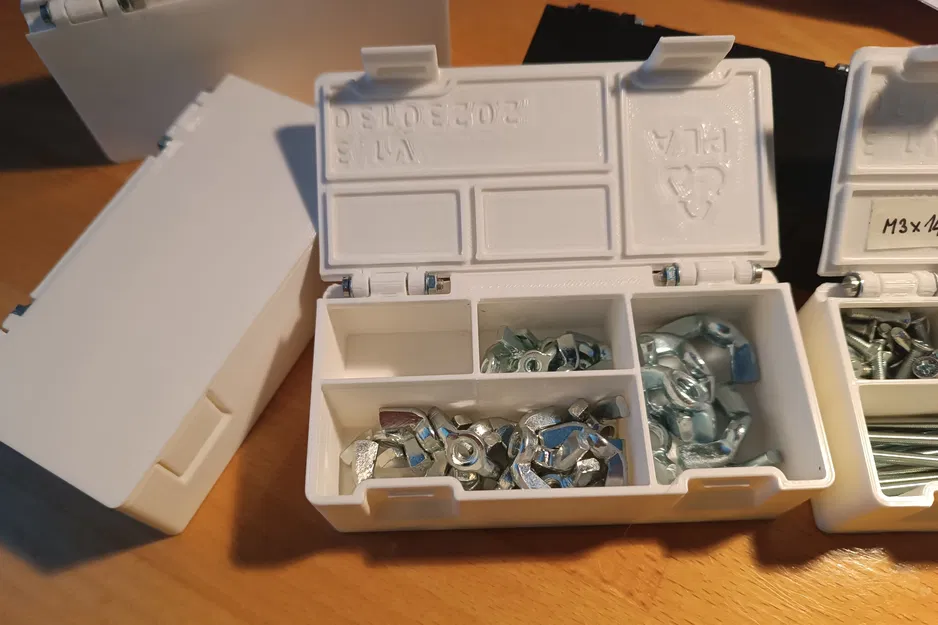 Hộp nhỏ có chốt gài (Small latching box) - Image 1