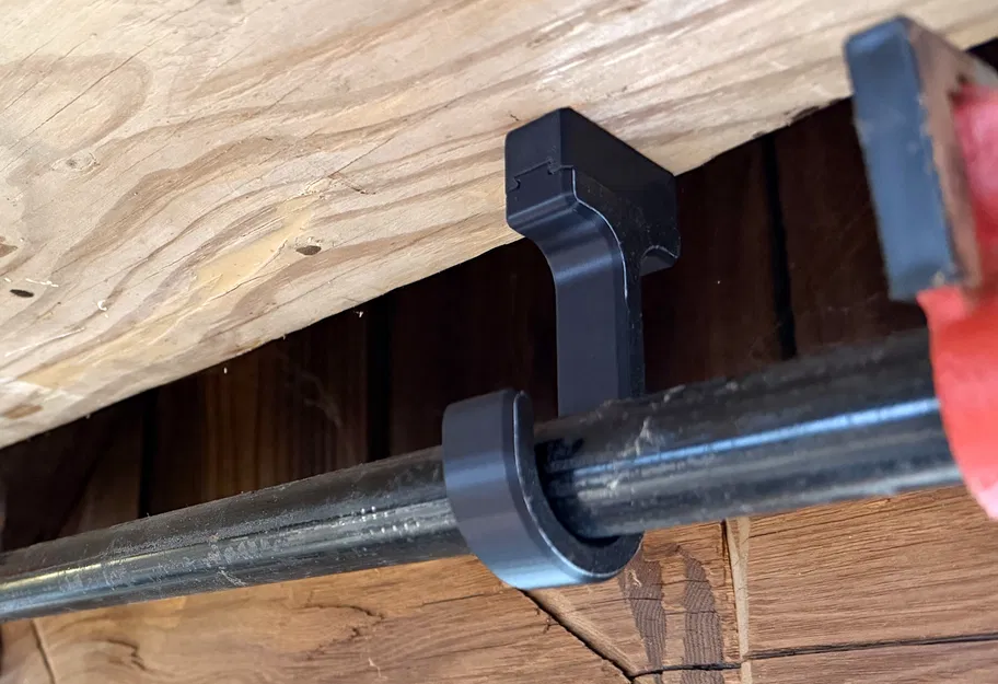 Móc treo kẹp ống 3/4" với mount dovetail giấu vít - Image 1