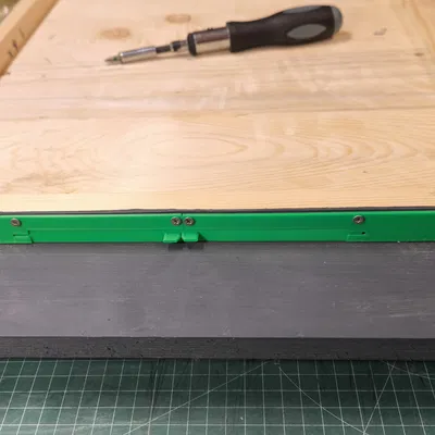 Thanh trượt cửa tổ ong (Beehive Entrance Slider)