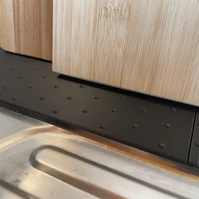 Miếng Che Khe Bồn Rửa (Mặt Dốc Dẫn Nước Về Bồn)