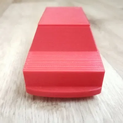 Xe ô tô đồ chơi cá nhân (osobní auto hračka)