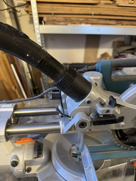 Adapter hút bụi máy cưa góc Makita (44.5mm sang 35mm cho ống hút bụi) - Image 1