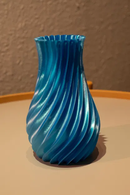 Bình Hoa Xoắn Ốc Vặn (Twisted Spiral Vase) - Image 1