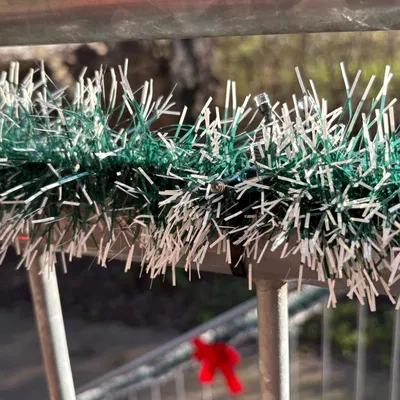 RailClip Outdoor – Kẹp lan can ban công cho dây đèn/đồ trang trí