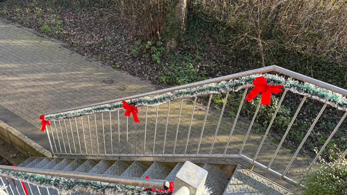 RailClip Outdoor – Kẹp lan can ban công cho dây đèn/đồ trang trí - Image 3