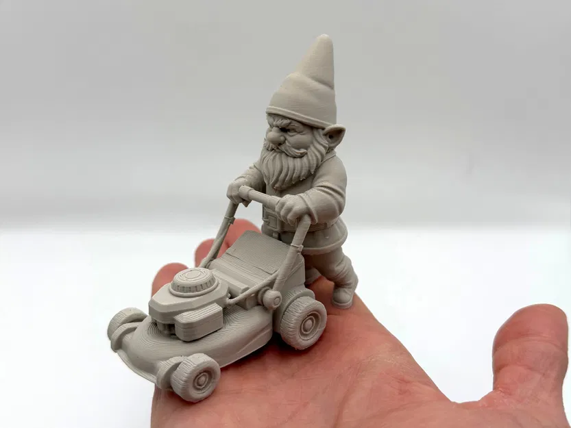 Gnome Làm Vườn Cắt Cỏ (Lawn Mower Garden Gnome) - Image 1