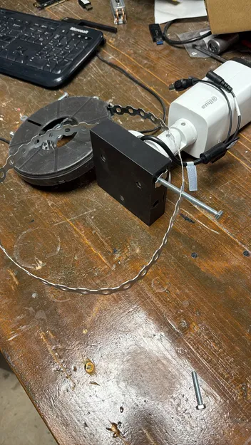 Giá đỡ camera Dahua gắn bằng băng keo obo (lỗ 6mm) - Image 3