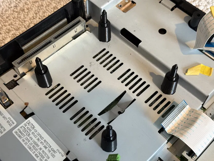 Chân đỡ ổ CD Sega Saturn (Sega Saturn CD Drive Standoff) - Image 1