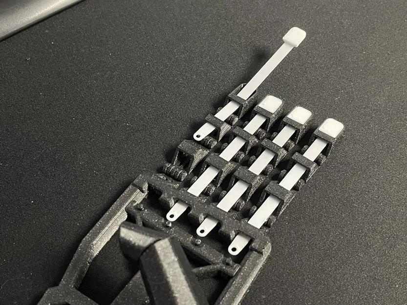 Đồ chơi Bàn tay Robot - REMIX - Image 1