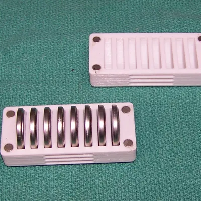 Hộp nam châm cho pin cúc áo CR2032 hoặc nhỏ hơn