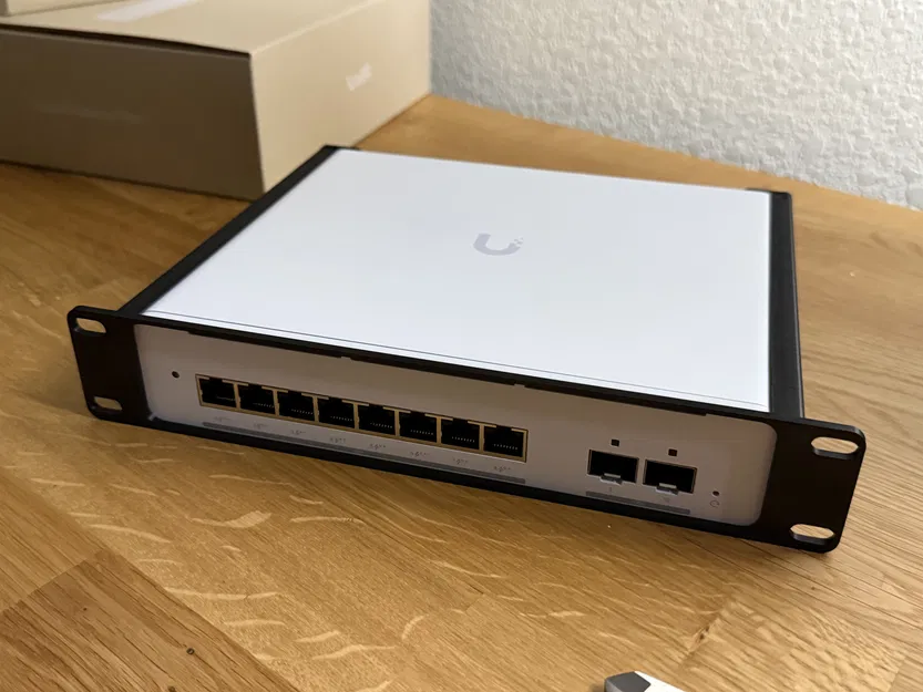 Bát gắn mini rack 10" cho USW Pro XG 8 PoE - 10" Mini Rack Mount - Image 3