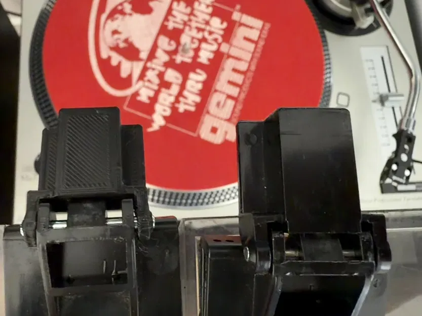 Bản lề thay thế cho nắp Gemini PT2000 (Replacement Lid Hinge) - Image 1