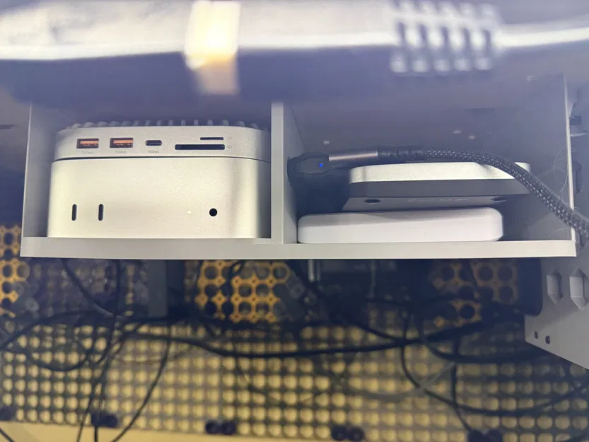 Giá treo dưới bàn Mac Mini M4 kèm kệ bên hông - Image 3