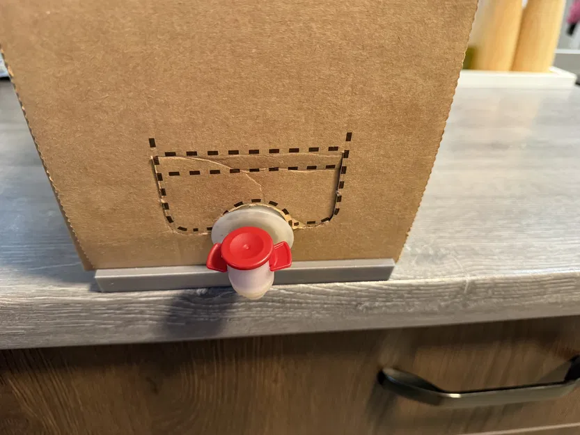 Giá đỡ hộp mošt 5L (Držák krabice na mošt 5l) - Image 2