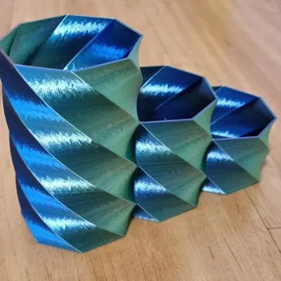 Giá Đỡ Bút / Stojan Na Tužky