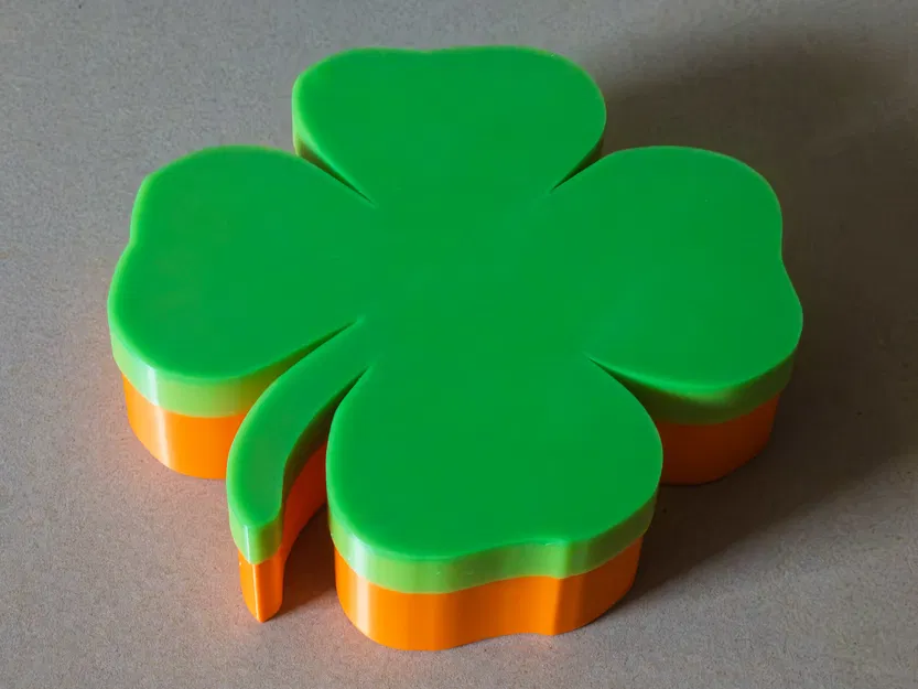 Hộp quà cỏ bốn lá (Kleeblatt Geschenkbox / Cloverleaf gift box) - Image 1