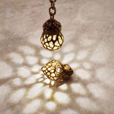 Mặt dây chuyền nhỏ hoa văn đục lỗ – Khuếch tán tinh dầu & đèn mini