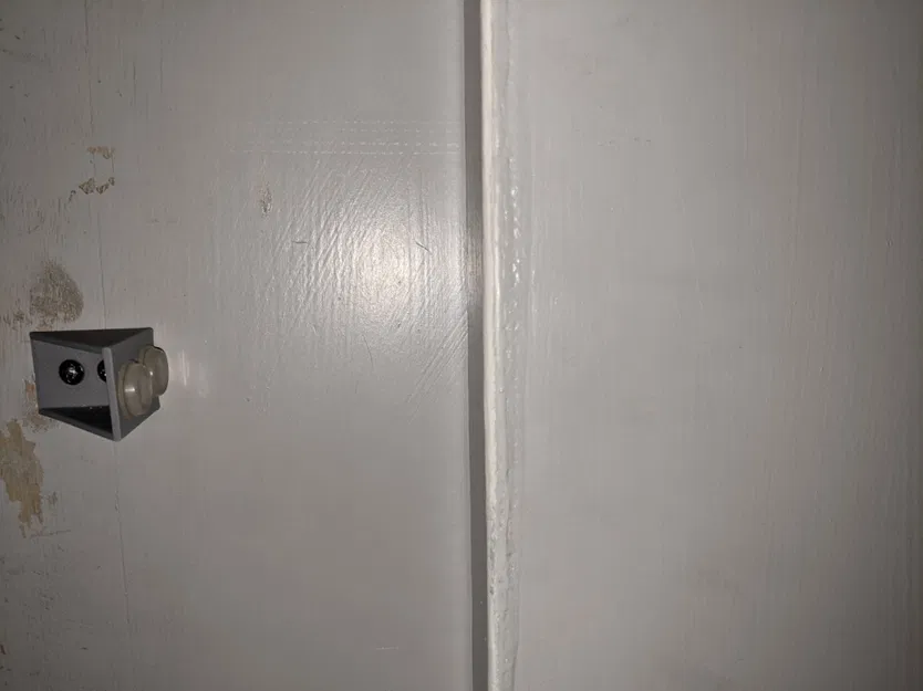 Chặn Hành Trình Cửa Tủ Trượt (Sliding Closet Door Stopper) - Image 1