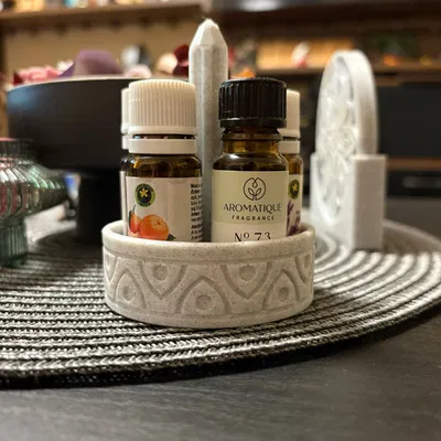 Kệ đựng tinh dầu / dầu thơm