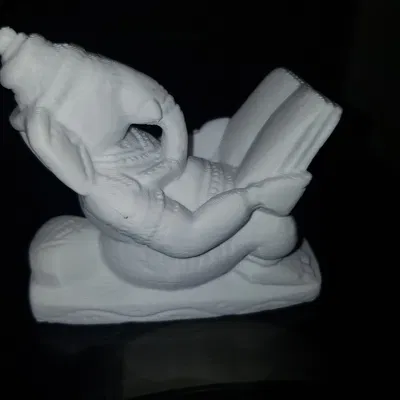 Ganesha Reading (Ganesha ngồi đọc sách trên đá)