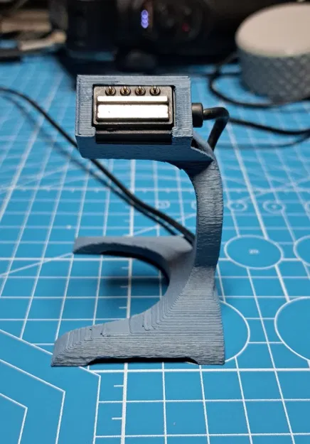 Đế sạc Suunto 9 Baro – Charging Stand & Desktop Dock - Image 1