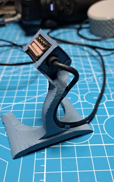 Đế sạc Suunto 9 Baro – Charging Stand & Desktop Dock - Image 2