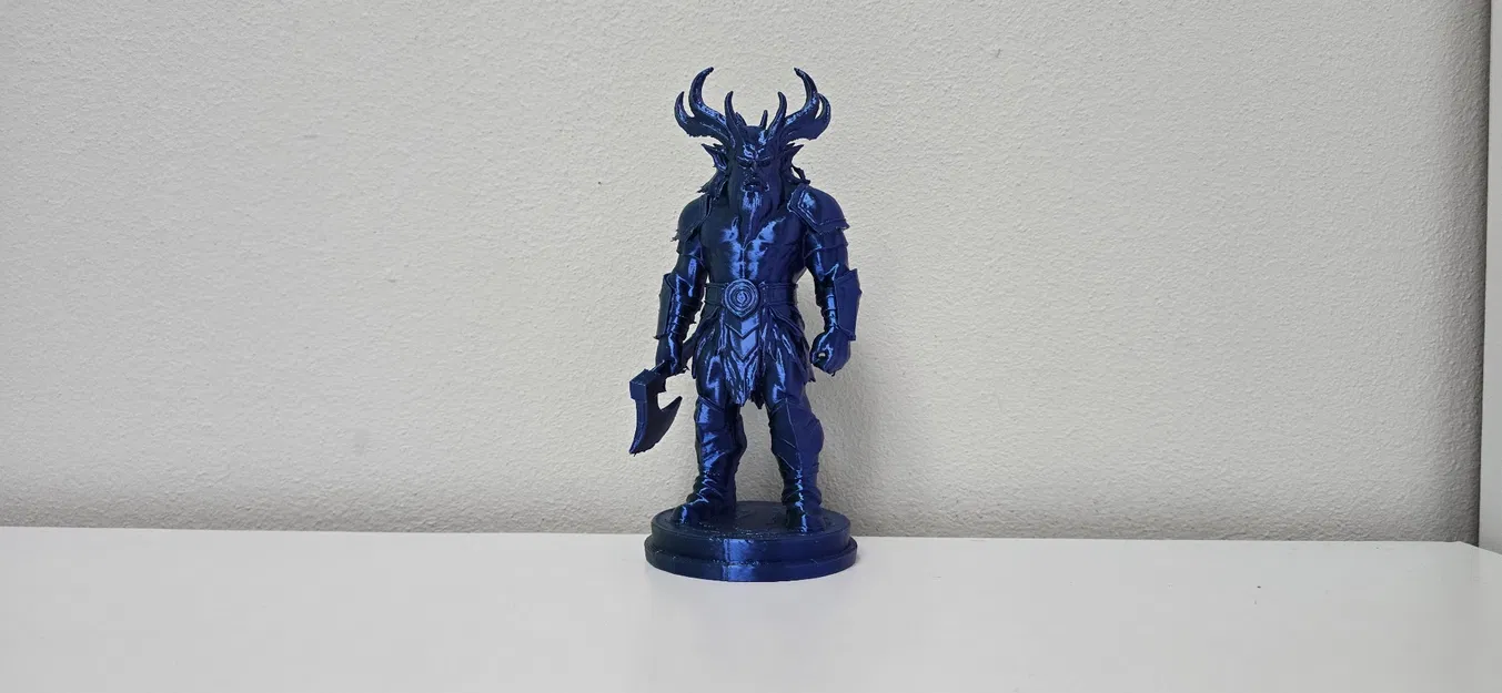 Vệ Binh Ác Quỷ Vực Thẳm cầm Rìu - Image 1