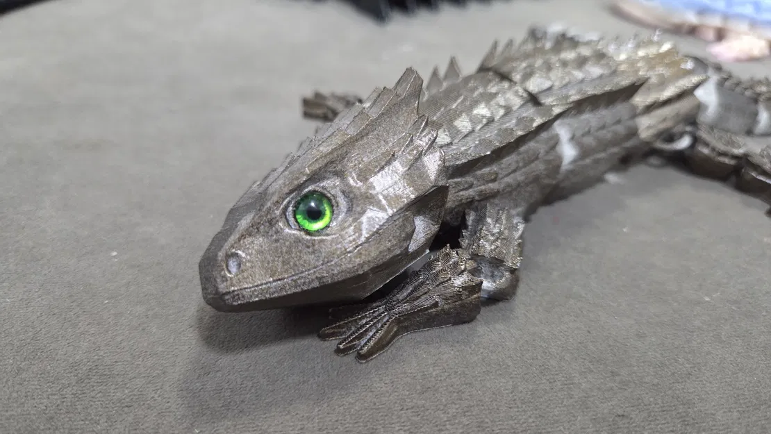 Red-Eyed Crocodile Skink – Tương thích mắt kính 6mm - Image 1