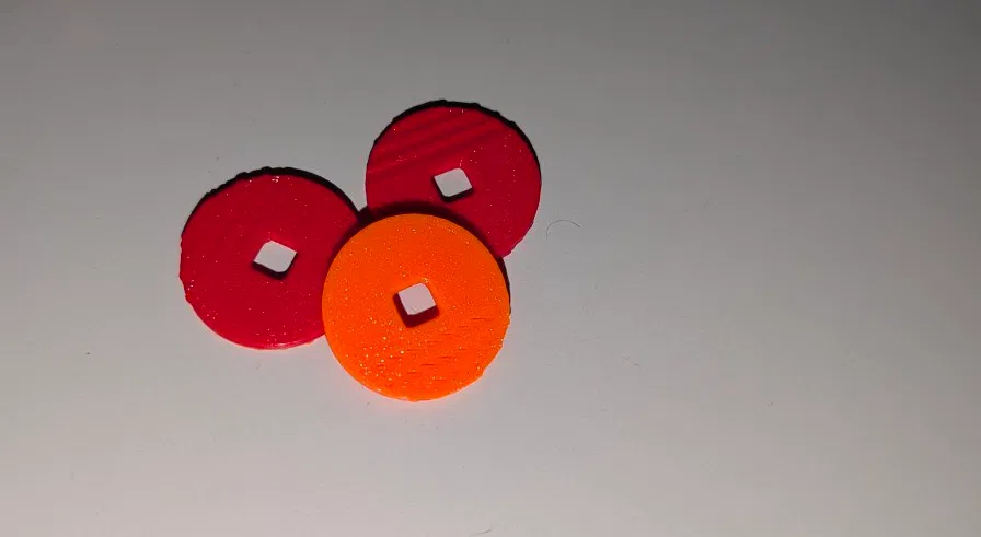 Đồng xu xỏ dây giày (đường kính 1,145 cm) - Image 1