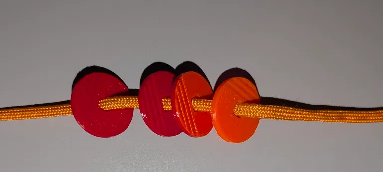 Đồng xu xỏ dây giày (đường kính 1,145 cm) - Image 3