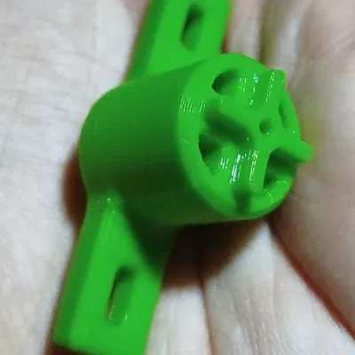 Chìa khóa mở nút bình ắc quy ô tô