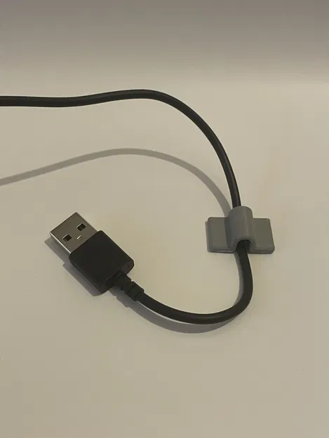 Bộ dẫn dây bàn làm việc cho USB/Lightning/Charger (Desk Cable Router) - Image 1