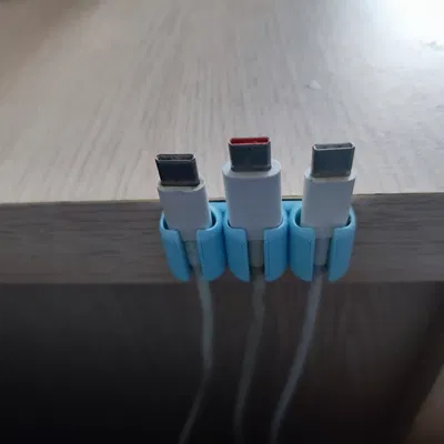 Kệ giữ cáp USB C ba cổng