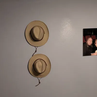 Móc treo nón kiểu Western gắn tường – “Vợ Duyệt”