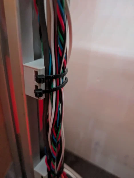3030 cable zip-tie – Gá đỡ cáp kèm dây rút cho nhôm định hình 3030 - Image 1