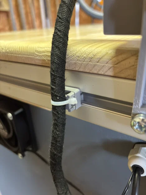 Kẹp dây cáp cho nhôm định hình 4545 (4545 Extrusion cable bracket) - Image 4
