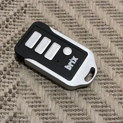 Giá đỡ remote cổng Brix (Brix Gate Remote Holder)