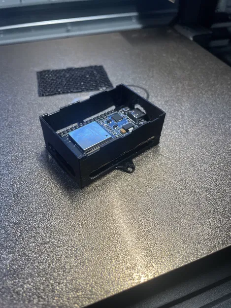 Vỏ treo tường công nghiệp Heavy-Duty cho ESP32 - Image 1