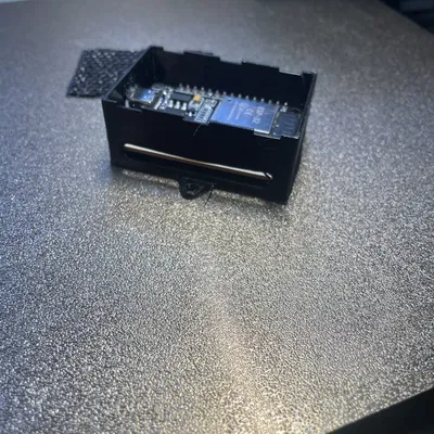 Vỏ treo tường công nghiệp Heavy-Duty cho ESP32