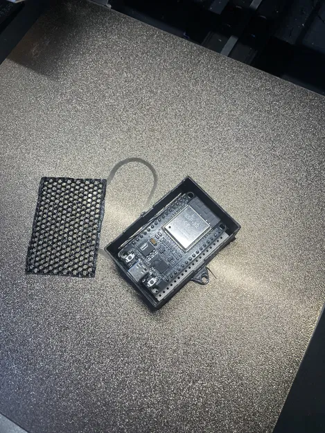 Vỏ treo tường công nghiệp Heavy-Duty cho ESP32 - Image 3