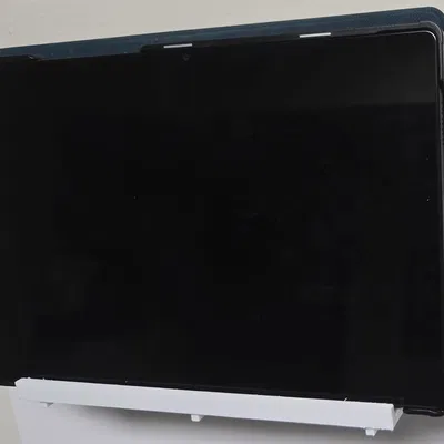 Kệ gắn tường để đặt Tablet