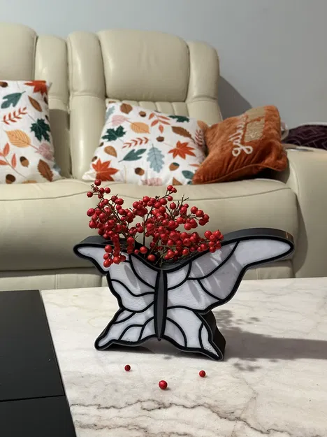 Bình Hoa Bướm Trừu Tượng (Abstract Butterfly Vase) - Image 1