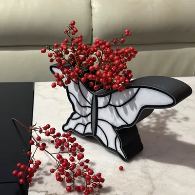 Bình Hoa Bướm Trừu Tượng (Abstract Butterfly Vase)