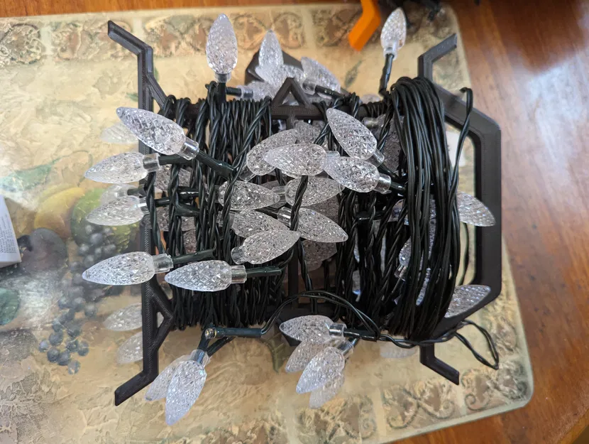 Dụng cụ quấn gọn dây/đèn Noel (Cord/Christmas Lights Wrap) - Image 1