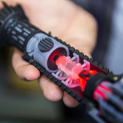 Lightsaber Cutaway (chuôi cắt lộ cấu trúc)