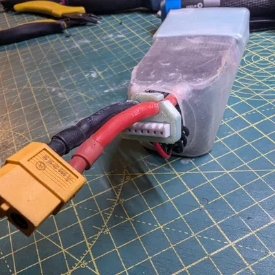 Giá đỡ đầu balance plug LiPo siêu nhẹ