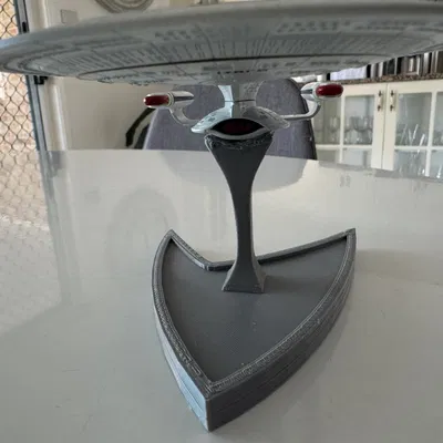 Đế trưng bày mô hình U.S.S Enterprise NCC-1701-D