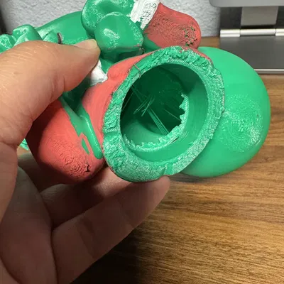 Tượng bán thân Grinch mặc đồ Santa Claus có đèn